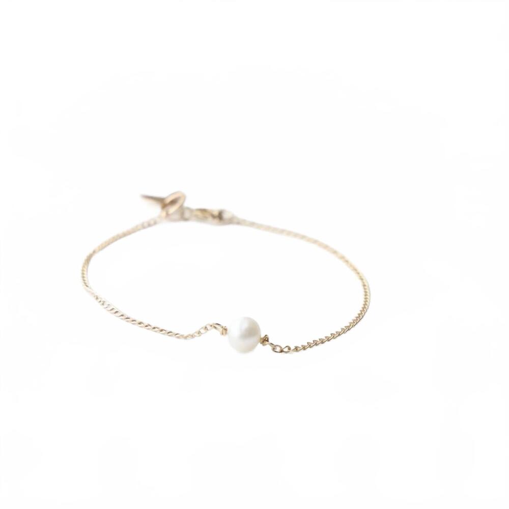 NEW CAPE COD CHOKERS dainty bracelet in gold/pearl